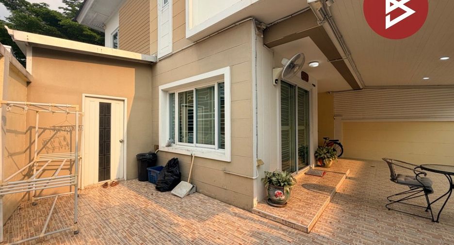 Casa adosada en venta de 3 habitaciones en Si Racha, Chonburi