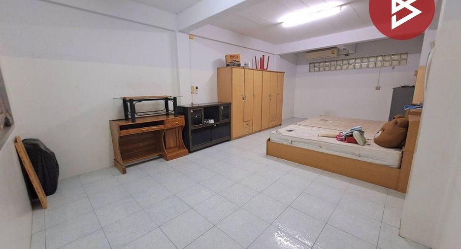Local comercial en venta de 8 habitaciones en Mueang Chon Buri, Chonburi