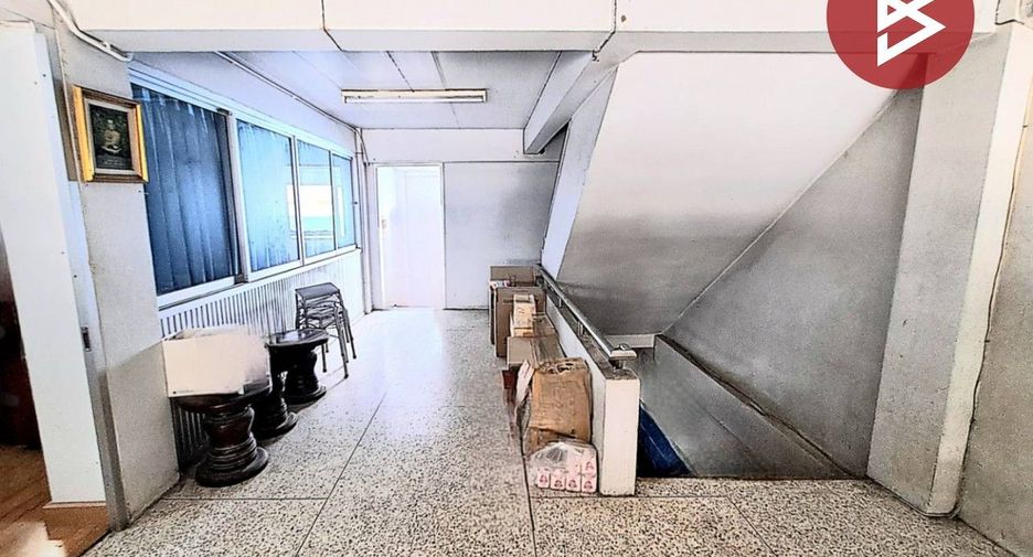 Local comercial en venta de 8 habitaciones en Mueang Chon Buri, Chonburi