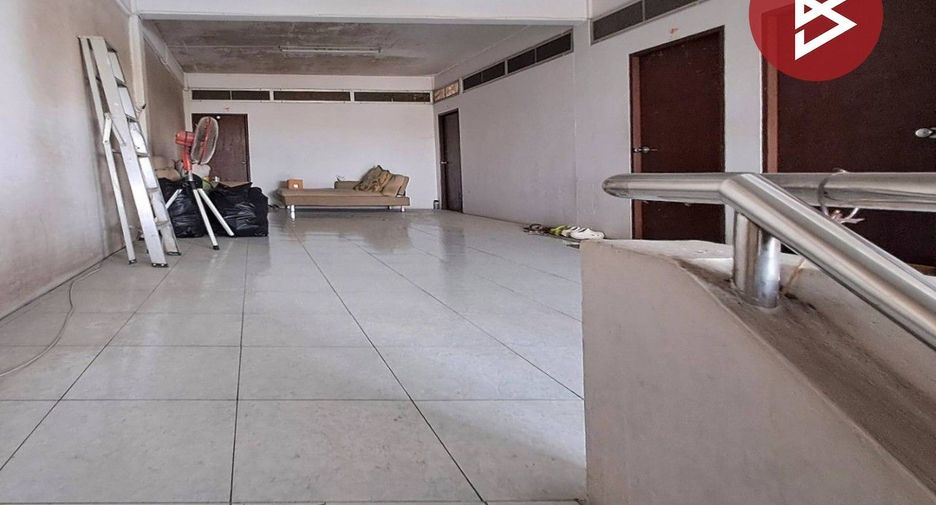 Local comercial en venta de 8 habitaciones en Mueang Chon Buri, Chonburi
