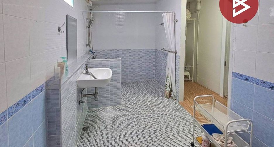 Local comercial en venta de 8 habitaciones en Mueang Chon Buri, Chonburi