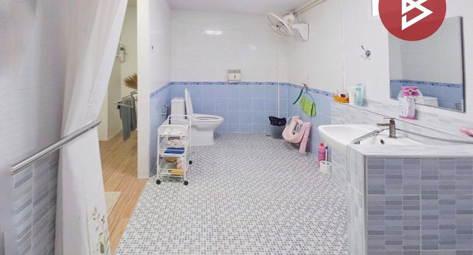 Local comercial en venta de 8 habitaciones en Mueang Chon Buri, Chonburi
