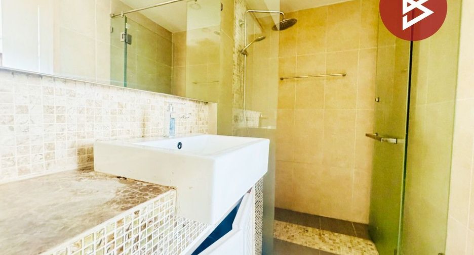 For sale 1 bed condo in Si Racha, Chonburi
