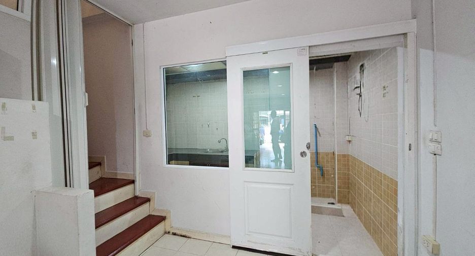 Casa adosada en venta de 3 habitaciones en Bang Bua Thong, Nonthaburi