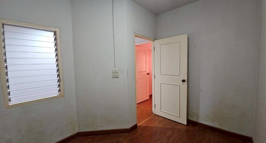 Casa adosada en venta de 3 habitaciones en Bang Bua Thong, Nonthaburi