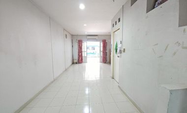 À vendre 3 chambres maison de ville à Bang Bua Thong, Nonthaburi