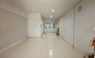 À vendre 3 chambres maison de ville à Bang Bua Thong, Nonthaburi