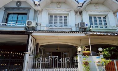 À vendre 3 chambres maison de ville à Bang Bua Thong, Nonthaburi
