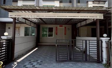 Casa adosada en alquiler de 3 habitaciones en Bang Phli, Samut Prakan