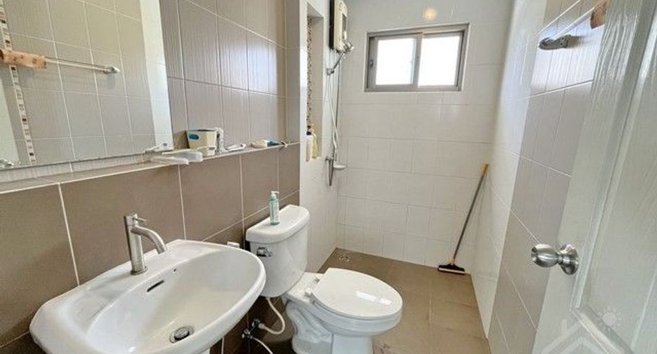 For sale 3 bedrooms house in Si Racha, Chonburi