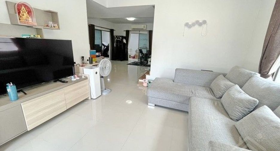 For sale 3 bedrooms house in Si Racha, Chonburi