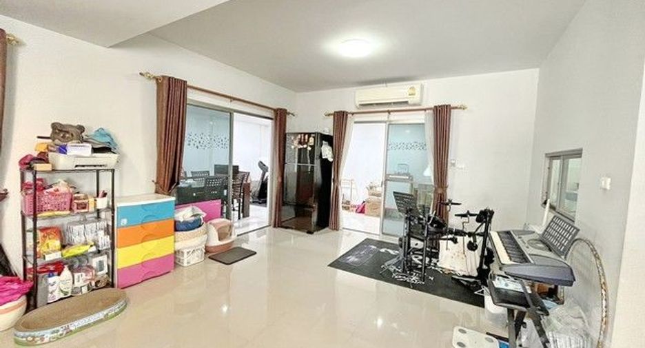 For sale 3 bedrooms house in Si Racha, Chonburi