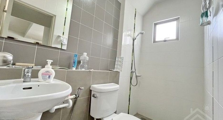 For sale 3 bedrooms house in Si Racha, Chonburi