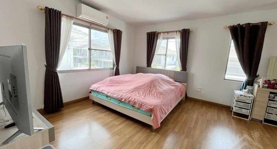 For sale 3 bedrooms house in Si Racha, Chonburi