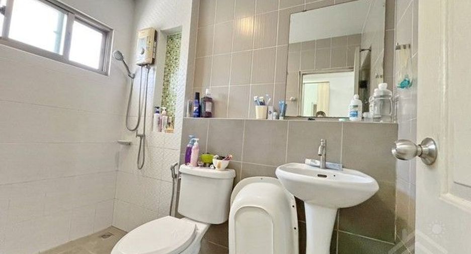 For sale 3 bedrooms house in Si Racha, Chonburi