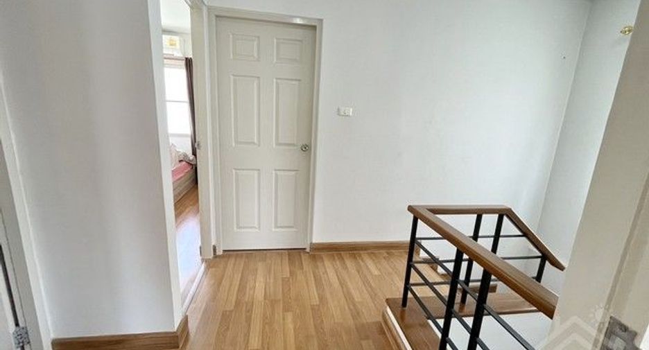 For sale 3 bedrooms house in Si Racha, Chonburi