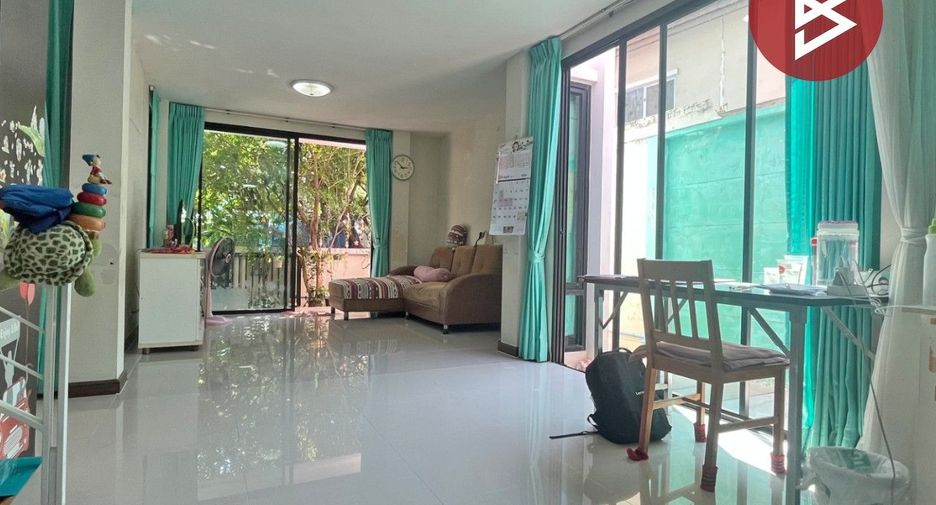 For sale 3 bedrooms townhouse in Mueang Samut Sakhon, Samut Sakhon