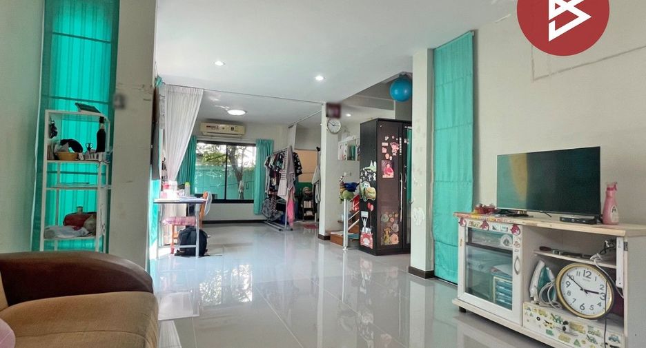 For sale 3 bedrooms townhouse in Mueang Samut Sakhon, Samut Sakhon