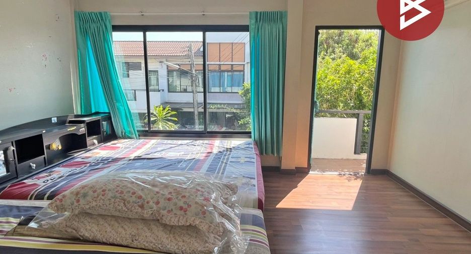 For sale 3 bedrooms townhouse in Mueang Samut Sakhon, Samut Sakhon