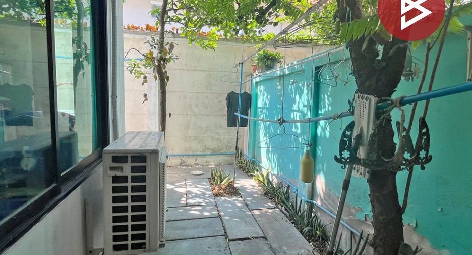 For sale 3 bedrooms townhouse in Mueang Samut Sakhon, Samut Sakhon