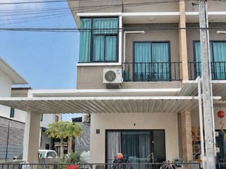出售 2 卧室 联排别墅 在 Phan Thong, Chon Buri