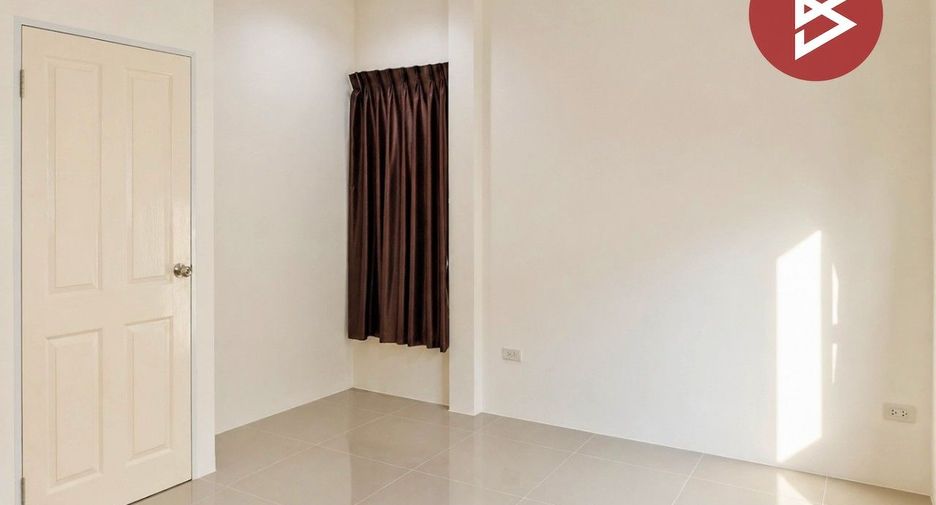 Casa adosada en venta de 2 habitaciones en Phan Thong, Chonburi