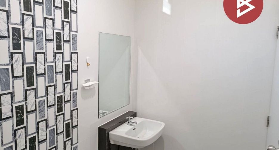 Casa adosada en venta de 2 habitaciones en Phan Thong, Chonburi