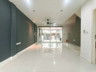 出租 3 卧室 联排别墅 在 Chatuchak, 曼谷