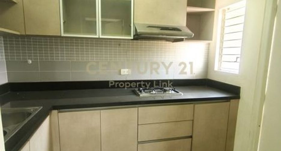 For rent 3 bedrooms townhouse in Chatuchak, Bangkok