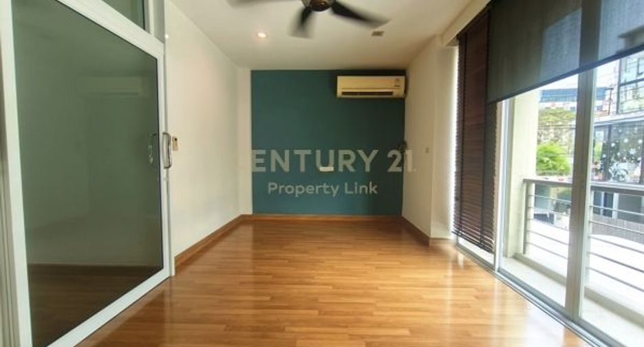 For rent 3 bedrooms townhouse in Chatuchak, Bangkok
