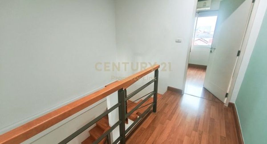 For rent 3 bedrooms townhouse in Chatuchak, Bangkok