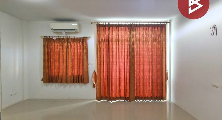 Продажа 3 спальни таунхаус в Mueang Chon Buri, Чонбури