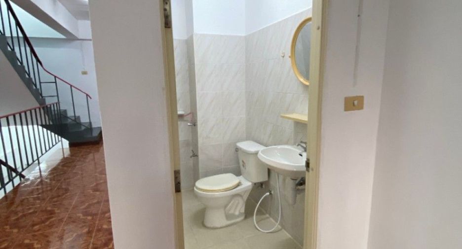 For sale 3 bedrooms retail Space in Bang Phli, Samut Prakan
