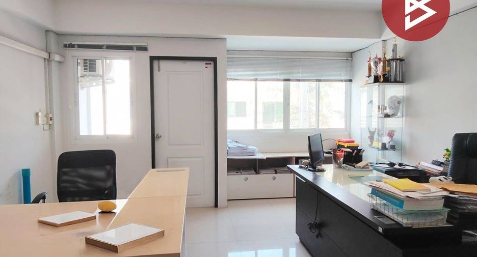 Gewerbefläche zum Kauf mit 6 Zimmer in Mueang Chon Buri, Chonburi