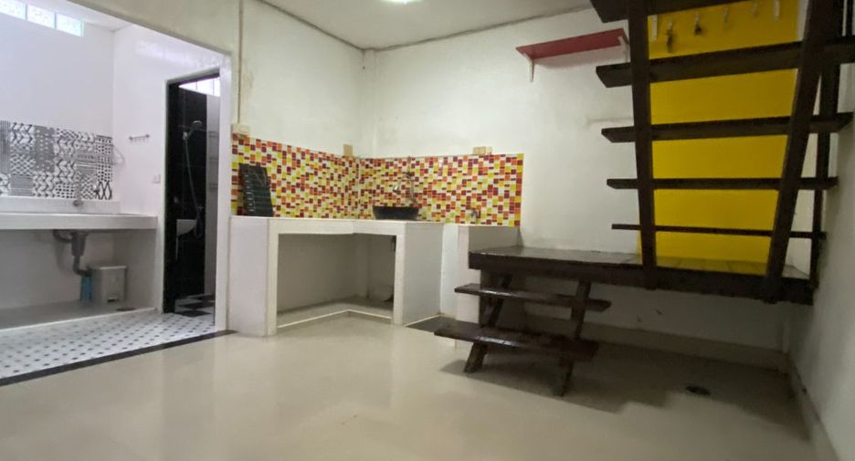 For sale 4 bedrooms townhouse in Bang Kapi, Bangkok