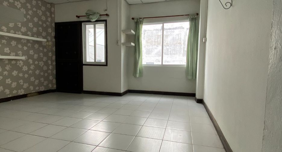 For sale 4 bedrooms townhouse in Bang Kapi, Bangkok
