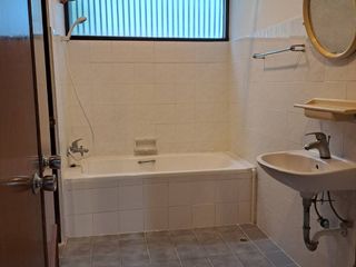 Apartamento en alquiler de 2 habitaciones en Khlong Toei, Bangkok
