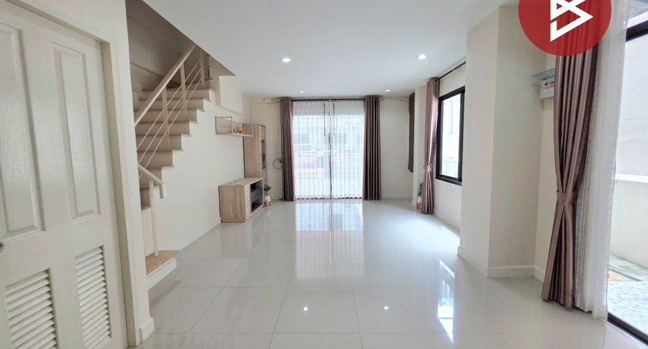 出售 2 卧室 联排别墅 在 Si Racha, Chon Buri