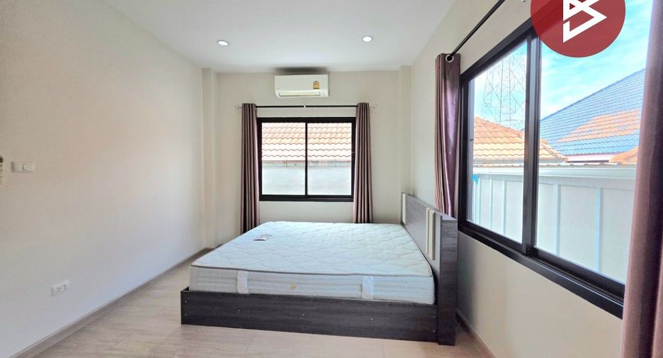 出售 2 卧室 联排别墅 在 Si Racha, Chon Buri