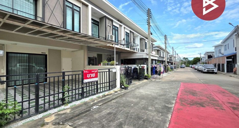 出售 2 卧室 联排别墅 在 Si Racha, Chon Buri