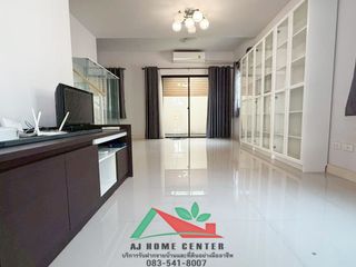 For sale 3 bedrooms townhouse in Don Mueang, Bangkok
