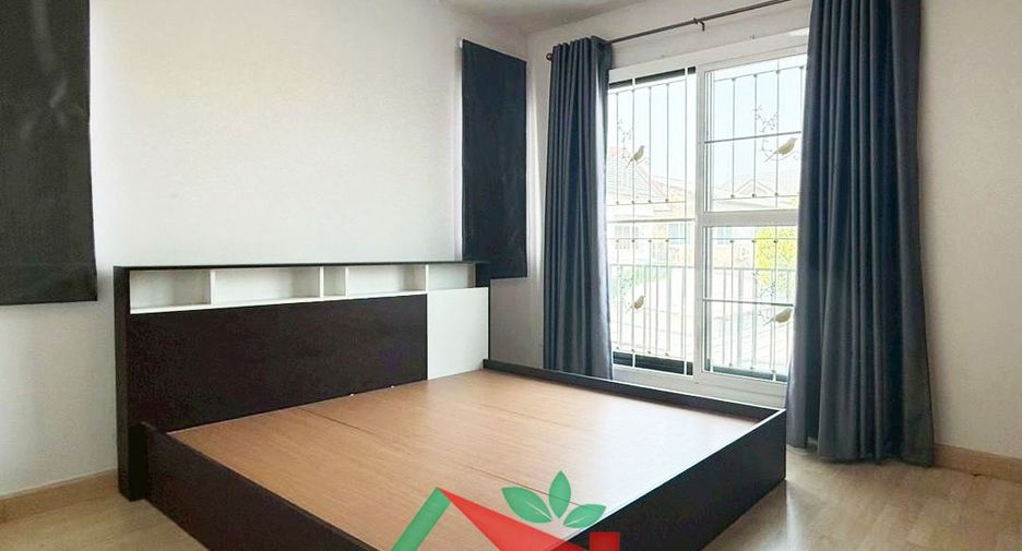 Casa adosada en venta de 3 habitaciones en Don Mueang, Bangkok