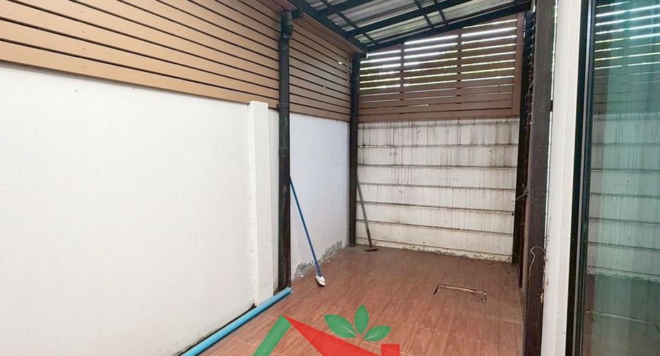 Casa adosada en venta de 3 habitaciones en Don Mueang, Bangkok
