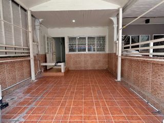 Casa adosada en venta de 2 habitaciones en Bang Phli, Samut Prakan
