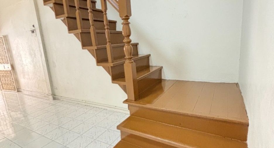 Casa adosada en venta de 2 habitaciones en Bang Phli, Samut Prakan