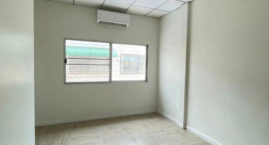 Casa adosada en venta de 2 habitaciones en Bang Phli, Samut Prakan
