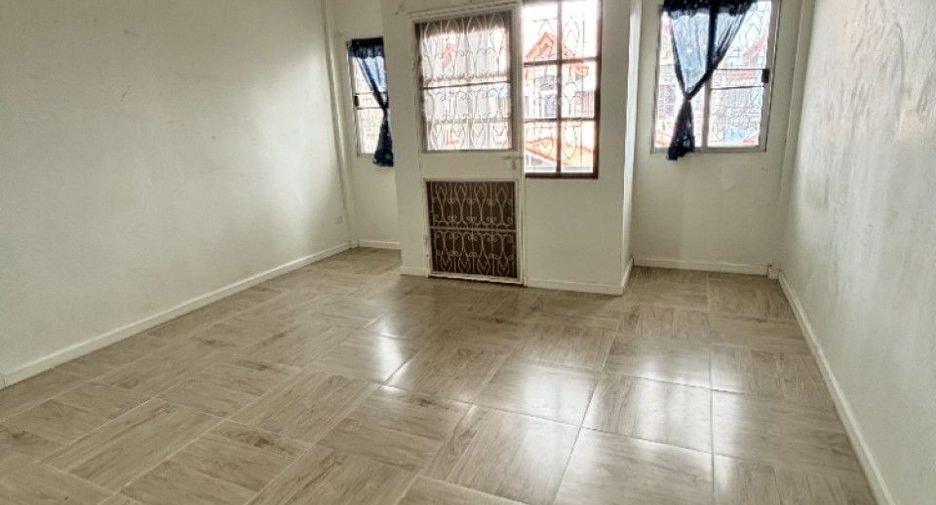 Casa adosada en venta de 2 habitaciones en Bang Phli, Samut Prakan