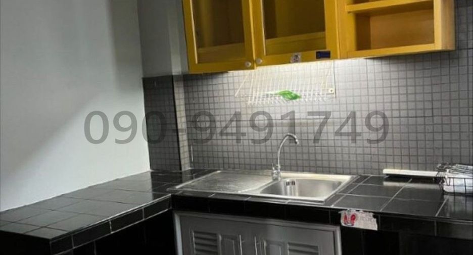 For rent 3 bedrooms townhouse in Din Daeng, Bangkok