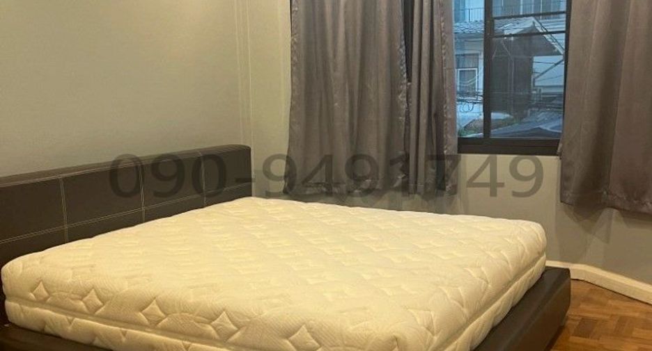For rent 3 bedrooms townhouse in Din Daeng, Bangkok
