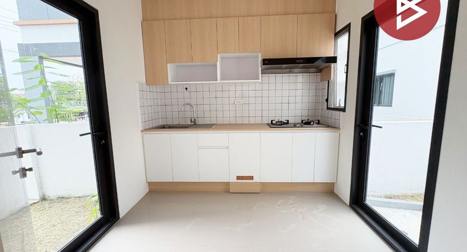 For sale 3 bedrooms house in Bang Sao Thong, Samut Prakan